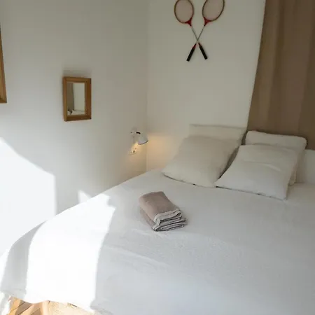 5-bedroom *